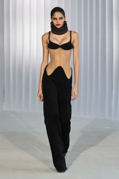 Look 28